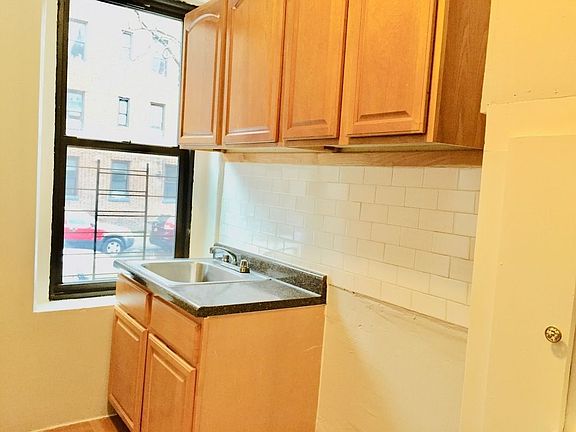 2nd image of 1004 Union St #1K