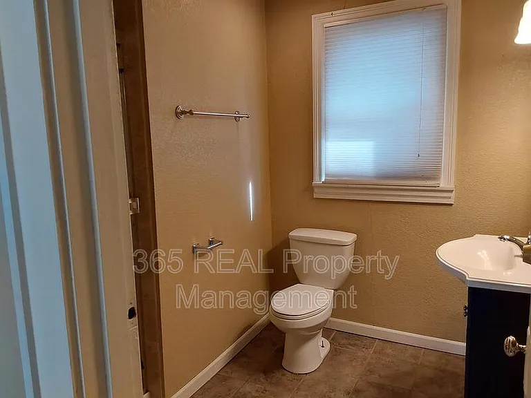 1417 12th Ave — Photo 6