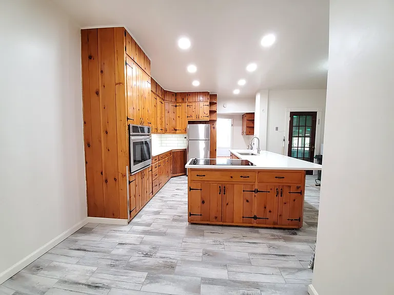 518 Madison Ave #2 — Photo 2