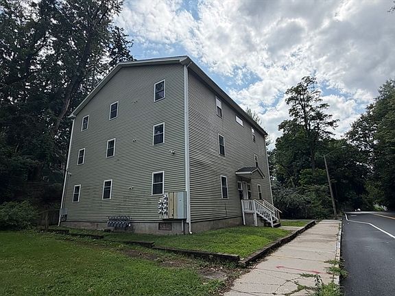 4th image of 174 Locust St