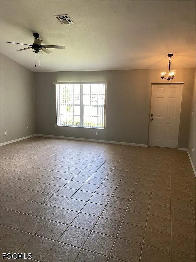 4 bed, 2.0 bath, 1712 sqft, $2,050 — Photo 3