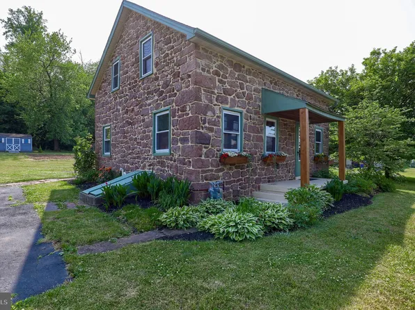 141 E Church St, Stevens, PA 17578