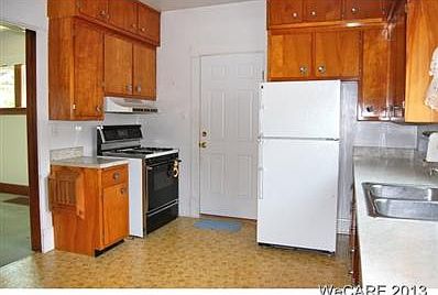 4th image of 1057 W Elm St