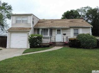 666 Pineneck Rd, Seaford, NY 11783