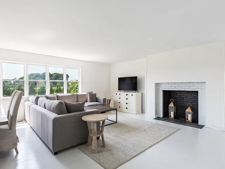 31 Wainscott Main St — Photo 3