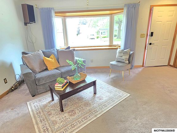 3rd image of 254 Parkridge Dr