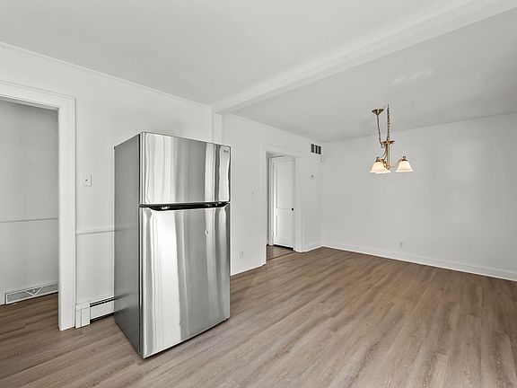 5th image of 3223 Anderson Dr