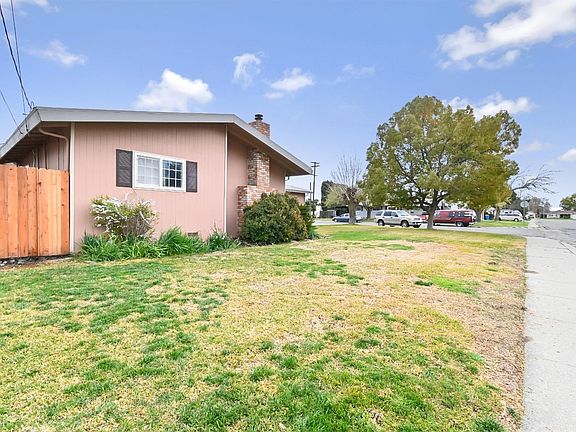 3rd image of 380 Cynthia Dr