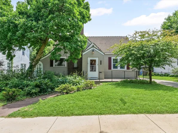 1005 W John St, Champaign, IL 61821