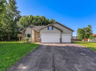 11883 Marigold Way, Lindstrom, MN 55045
