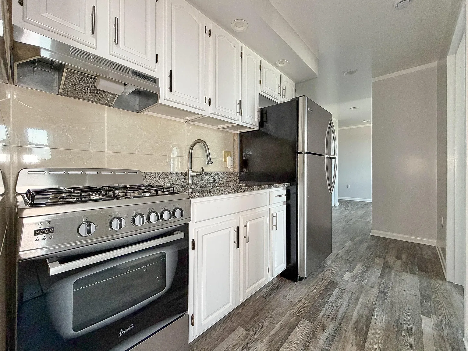 2 bed, 1.0 bath, $2,100 — Photo 1