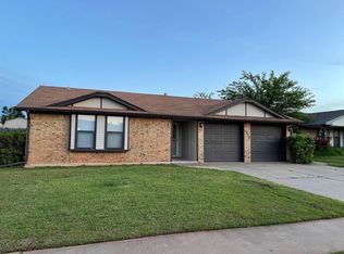 1012 NE 10th St, Moore, OK 73160