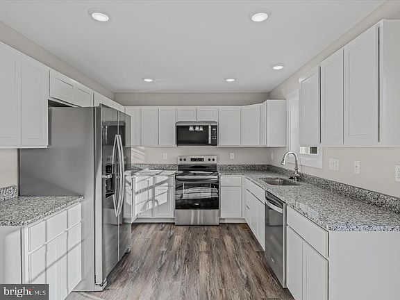 2nd image of 2298 Nadenbousch Ln