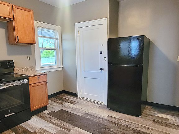 5th image of 4016 Woburn Ave