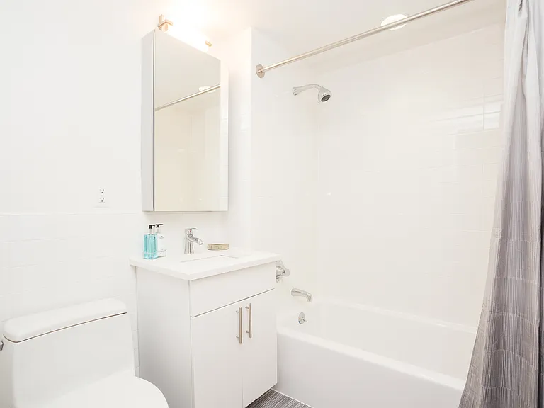 27 Albany Ave #708 — Photo 11