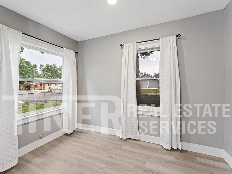 348 B St — Photo 4