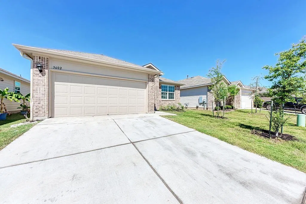 3 bed, 2.0 bath, 1400 sqft, $2,150 — Photo 3