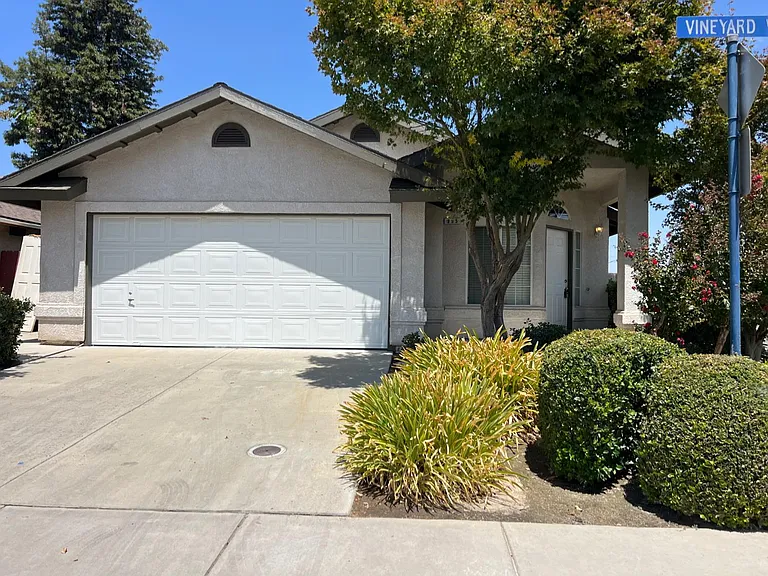 995 Vineyard Way — Photo 1