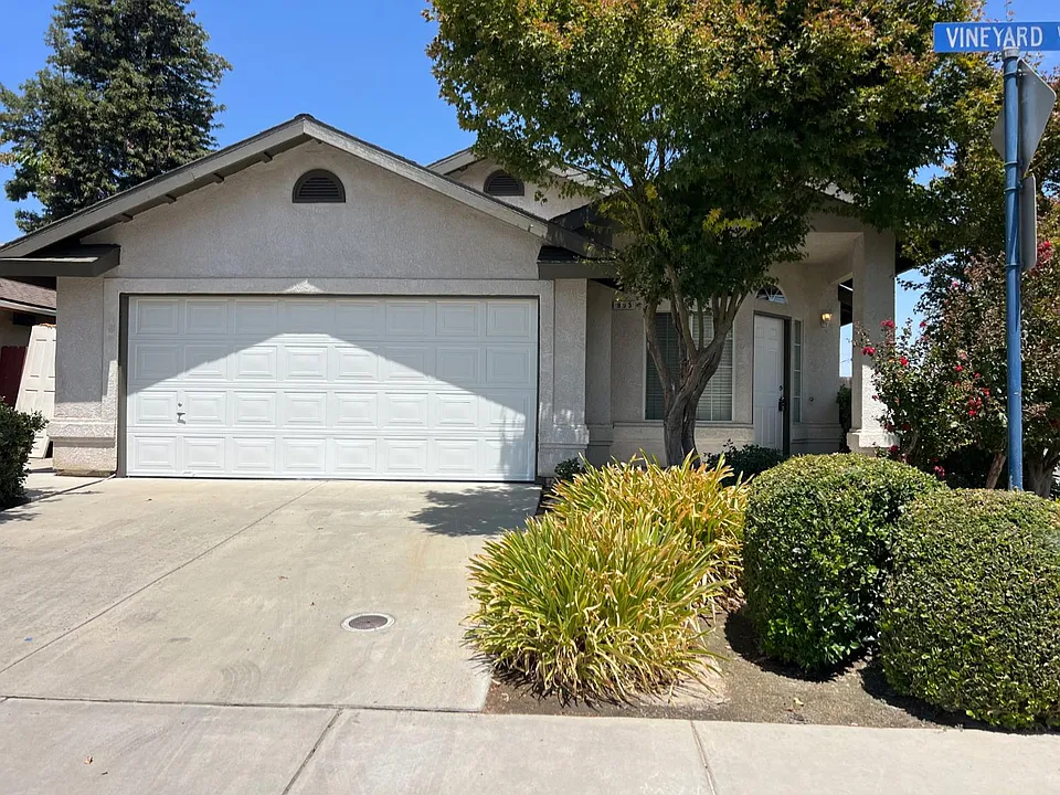 995 Vineyard Way