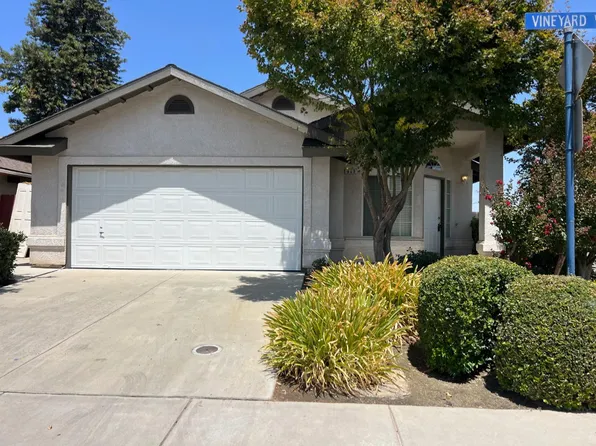 995 Vineyard Way, Kingsburg, CA 93631