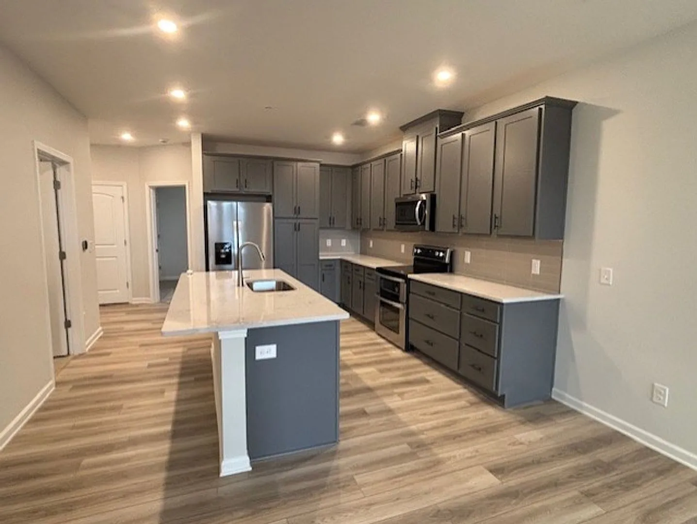 Luxury 2 Bed/2 Bath Condo - Waterfront View of Lake Norman - Open Floor Plan - Modern Kitchen - L... — Photo 4