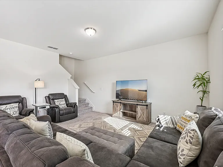 415 Knightsbridge Ln — Photo 8