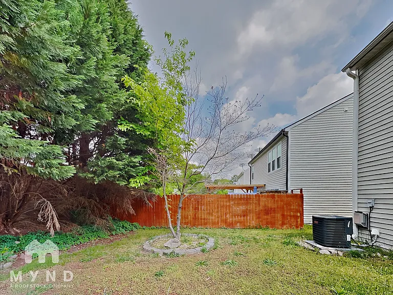 2023 Swimming Hole Cir — Photo 25
