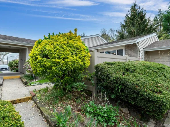 210 Springmeadow Drive #J, Holbrook, NY 11741