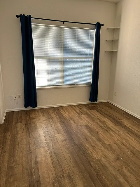 3 bed, 1296 sqft, $2,100 — Photo 4
