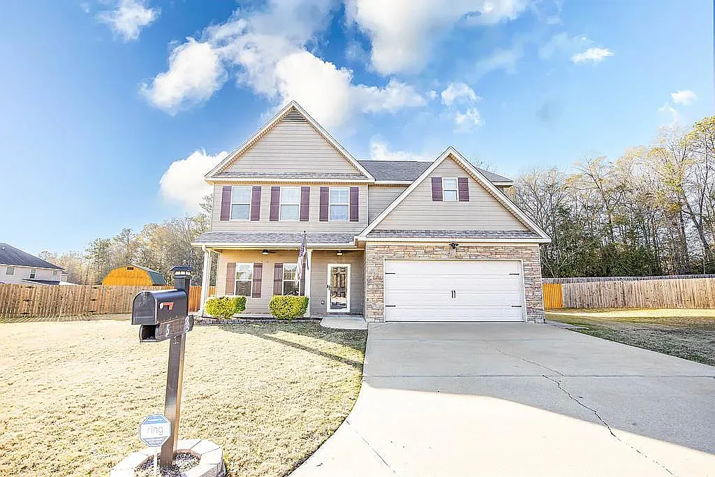 4 bed, 2562 sqft, $2,995 — Photo 1