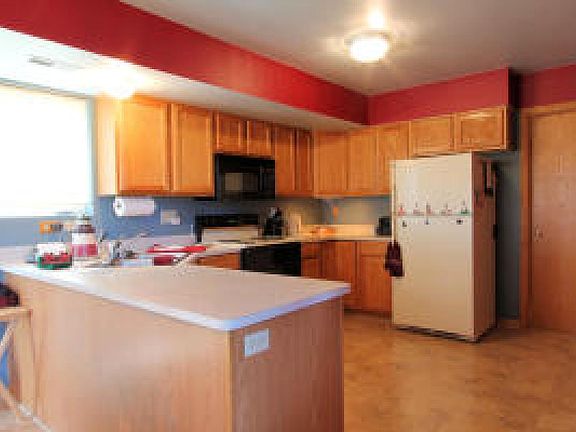 5th image of W1058 Lewis Ln APT 1