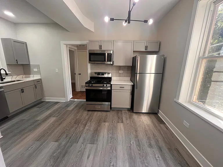 2955 N Spaulding Ave #1R — Photo 1