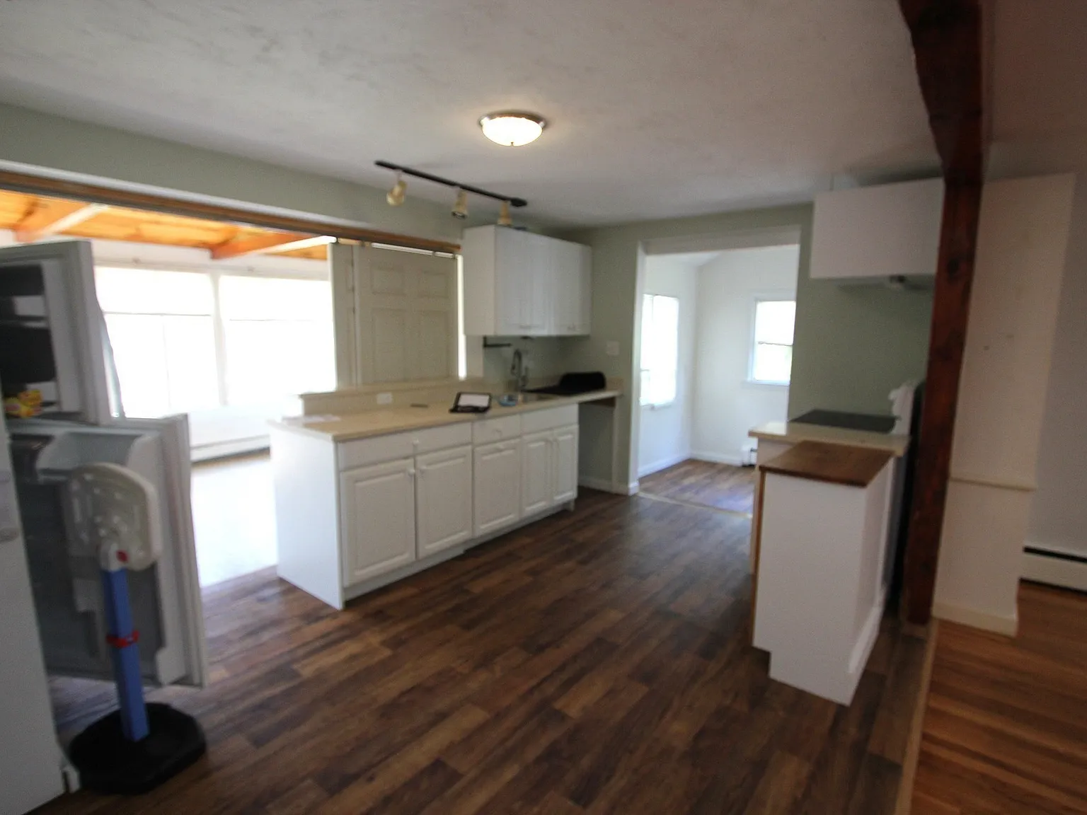 3 bed, 1.0 bath, 1312 sqft, $3,300 — Photo 4