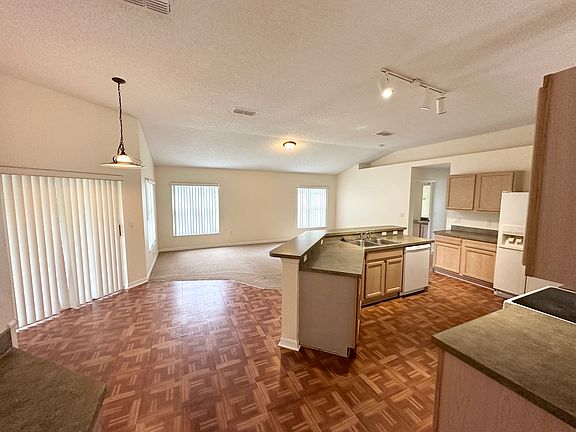 5th image of 62 Bridgehaven Dr