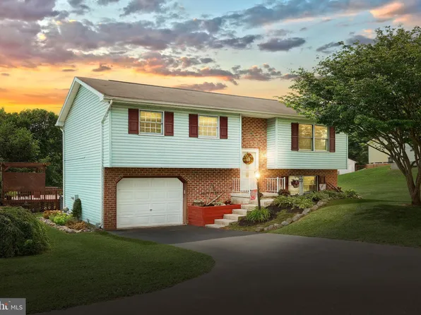 2876 Myers Rd, Seven Valleys, PA 17360