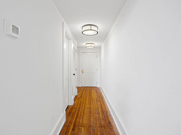 5th image of 900 Saint James St #202
