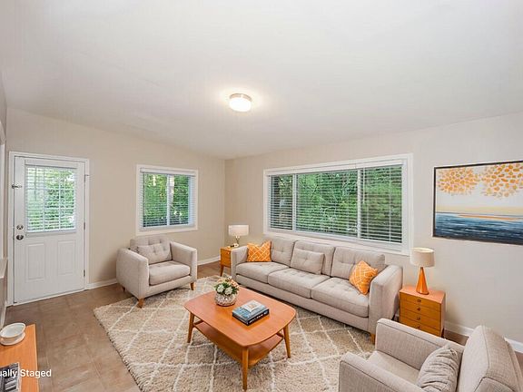 5th image of 135 Tanglewood Dr