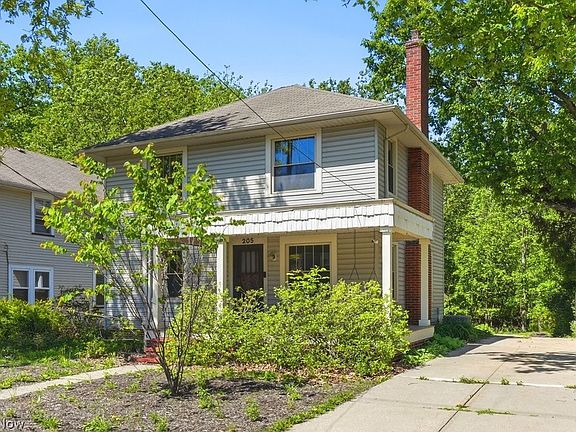2nd image of 205 Logan St