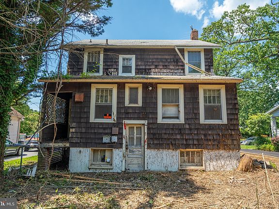 3rd image of 227 Clarendon Ave
