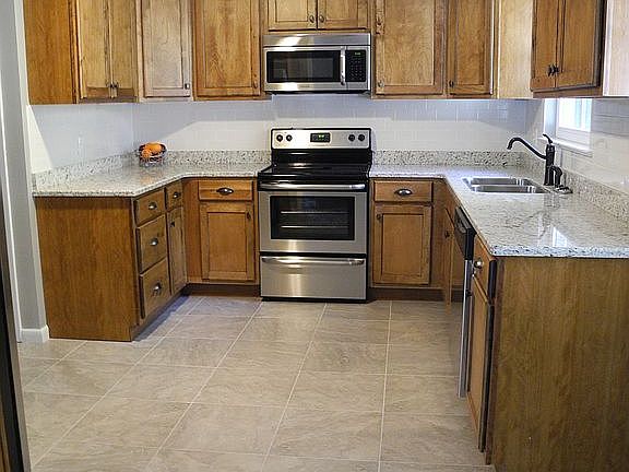 5th image of 605 Hemphill Cir