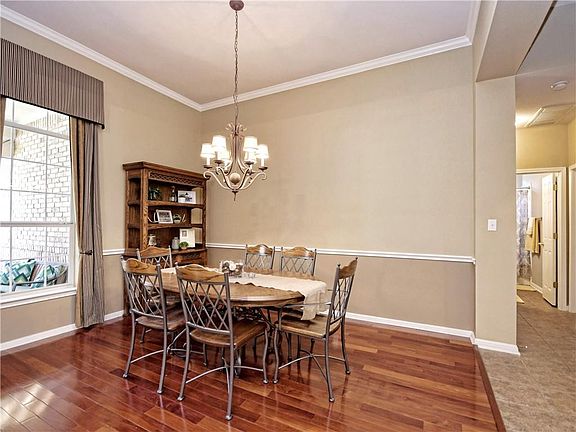 5th image of 2335 Berwick Dr