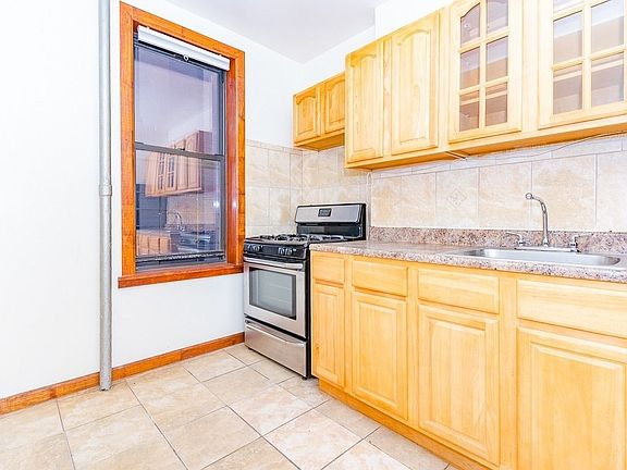 4th image of 49 Clarkson Ave APT 2F