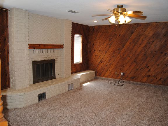 2nd image of 411 Holly St