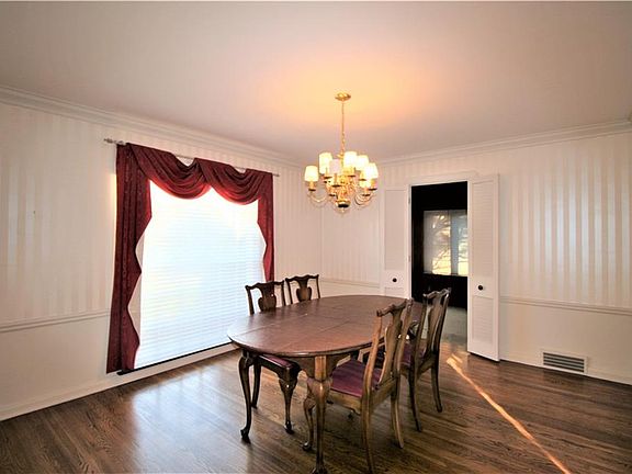5th image of 315 Mull Ave