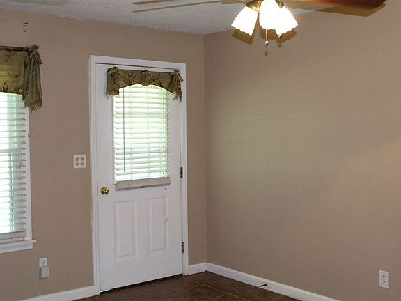 5th image of 445 Brittan Ln