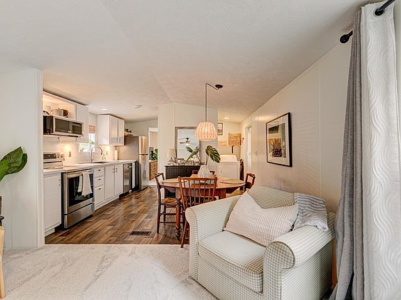 5th image of 120 Yale Pl.