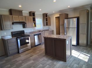 97 Country Forest Dr, Fort Wayne, IN 46818