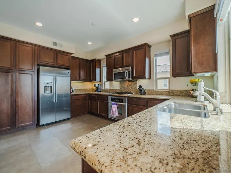 2233 Capistrano Way #13 — Photo 6