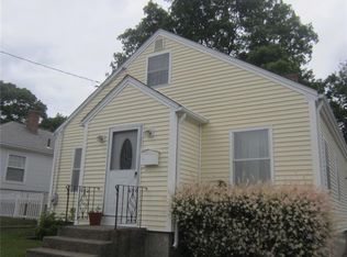 35 Oakdale Ave, Pawtucket, RI 02860