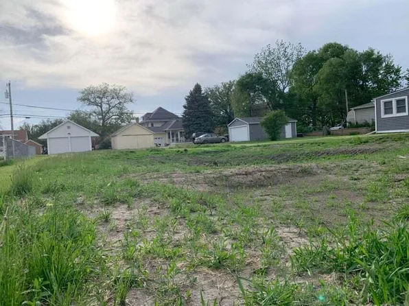 612 7th St, Nevada, IA 50201